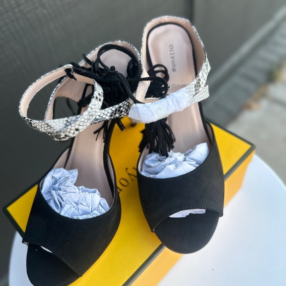 Peep Toe Black Lace Up Heels - Picture 4 of 5